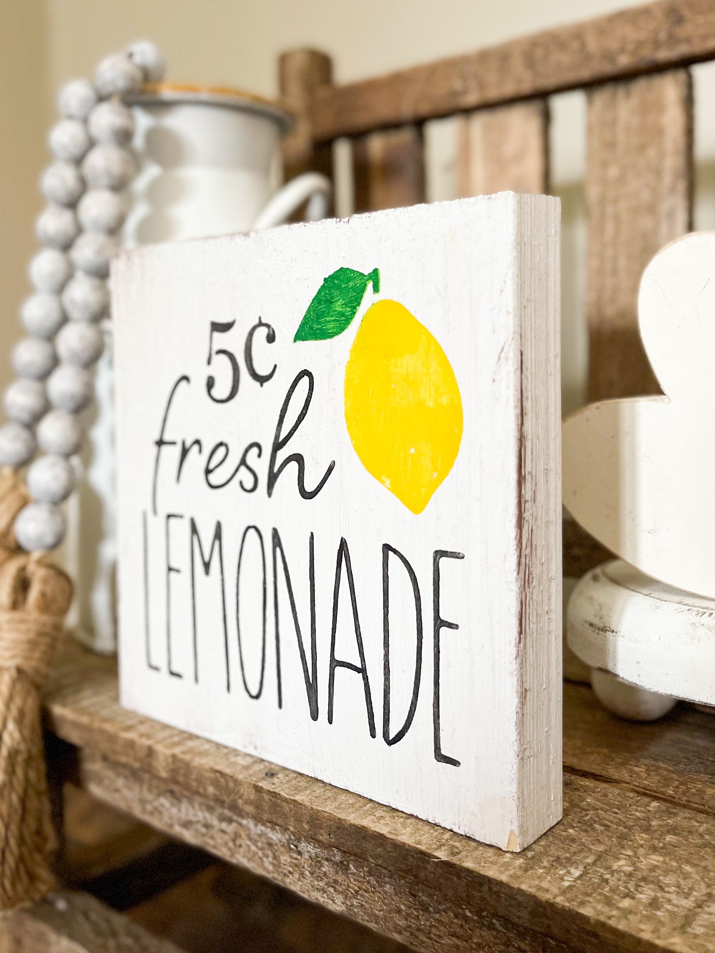 Fresh lemonade sign